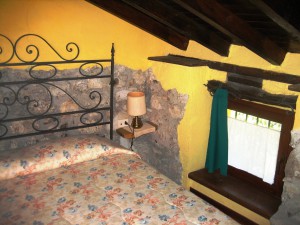 Camera 2 - Letto e Finestrella