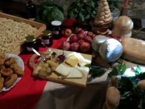 Il Ristorante - Esposizione Formaggi e Mele Locali