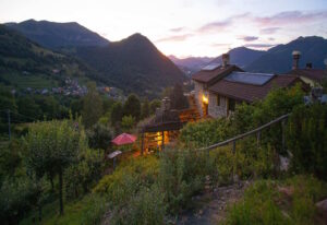 L'Agriturismo Al-Marnich: Lago di Como (sopra Argegno)