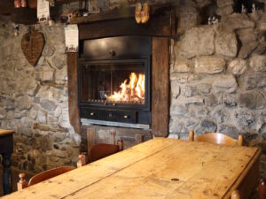 Agriturismo Al-Marnich: Sala Pranzo Con Camino